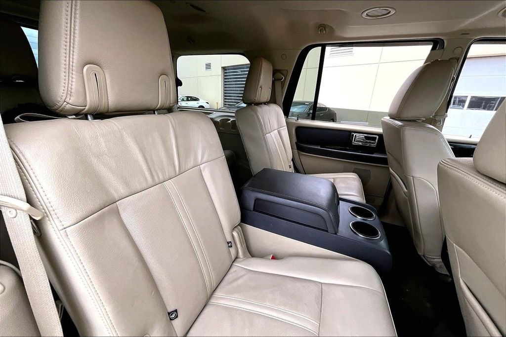 Used 2015 Lincoln Navigator 4WD w/ Equipment Group 101A Reserve image 30