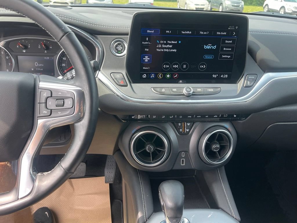 Used 2024 Chevrolet Blazer LT FWD image 11