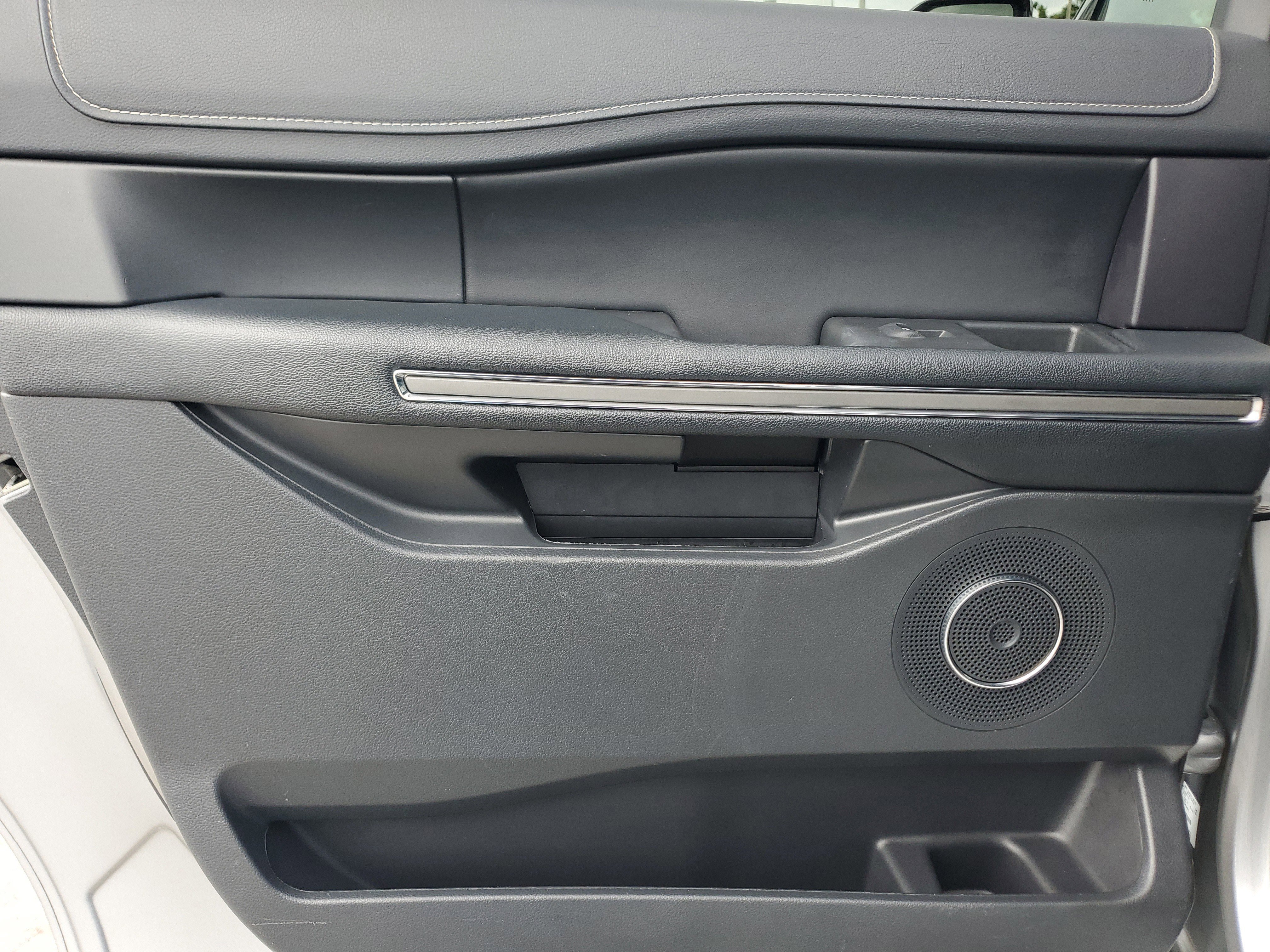 Used 2024 Ford Expedition Max XLT image 30