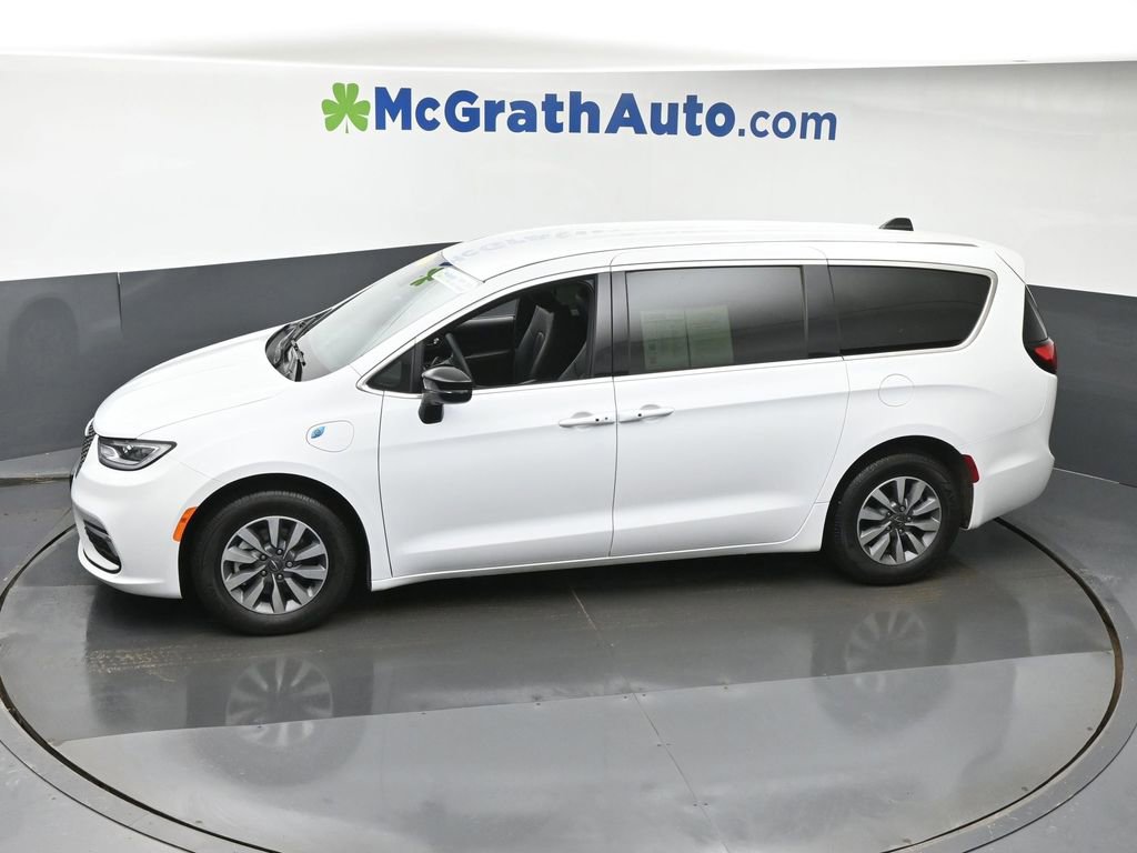 Used 2025 Chrysler Pacifica Select image 22
