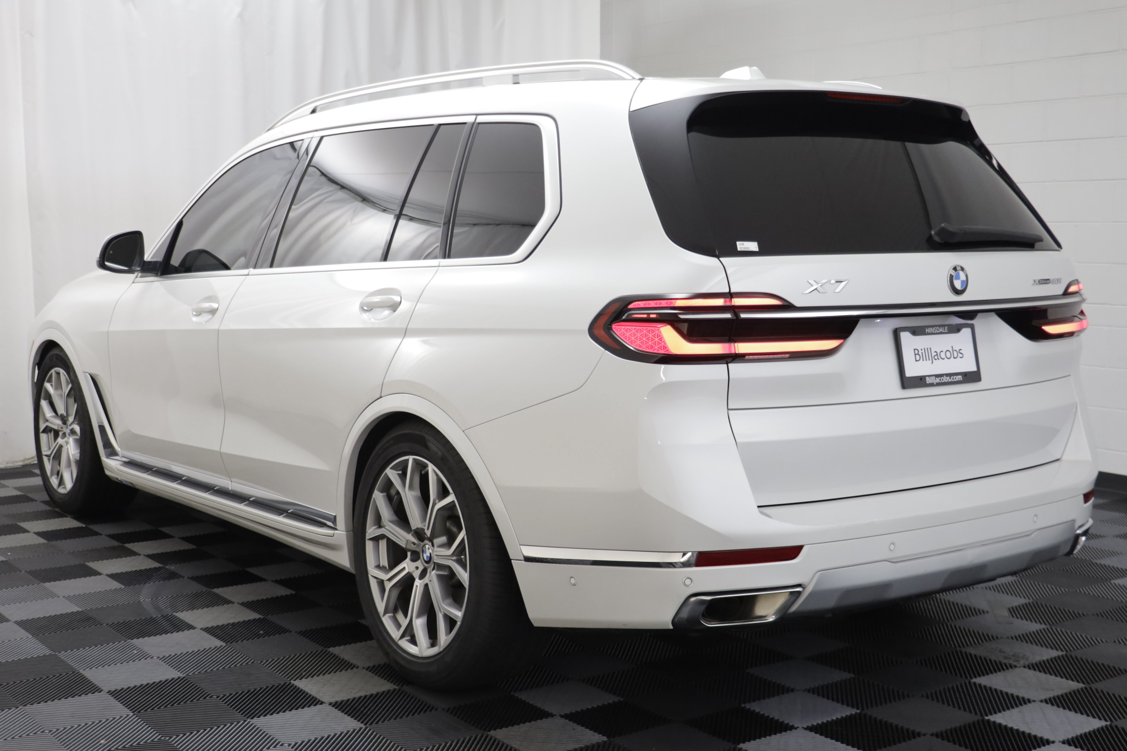 Used 2024 BMW X7 xDrive40i w/ Climate Comfort Package AWD/4WD image 15