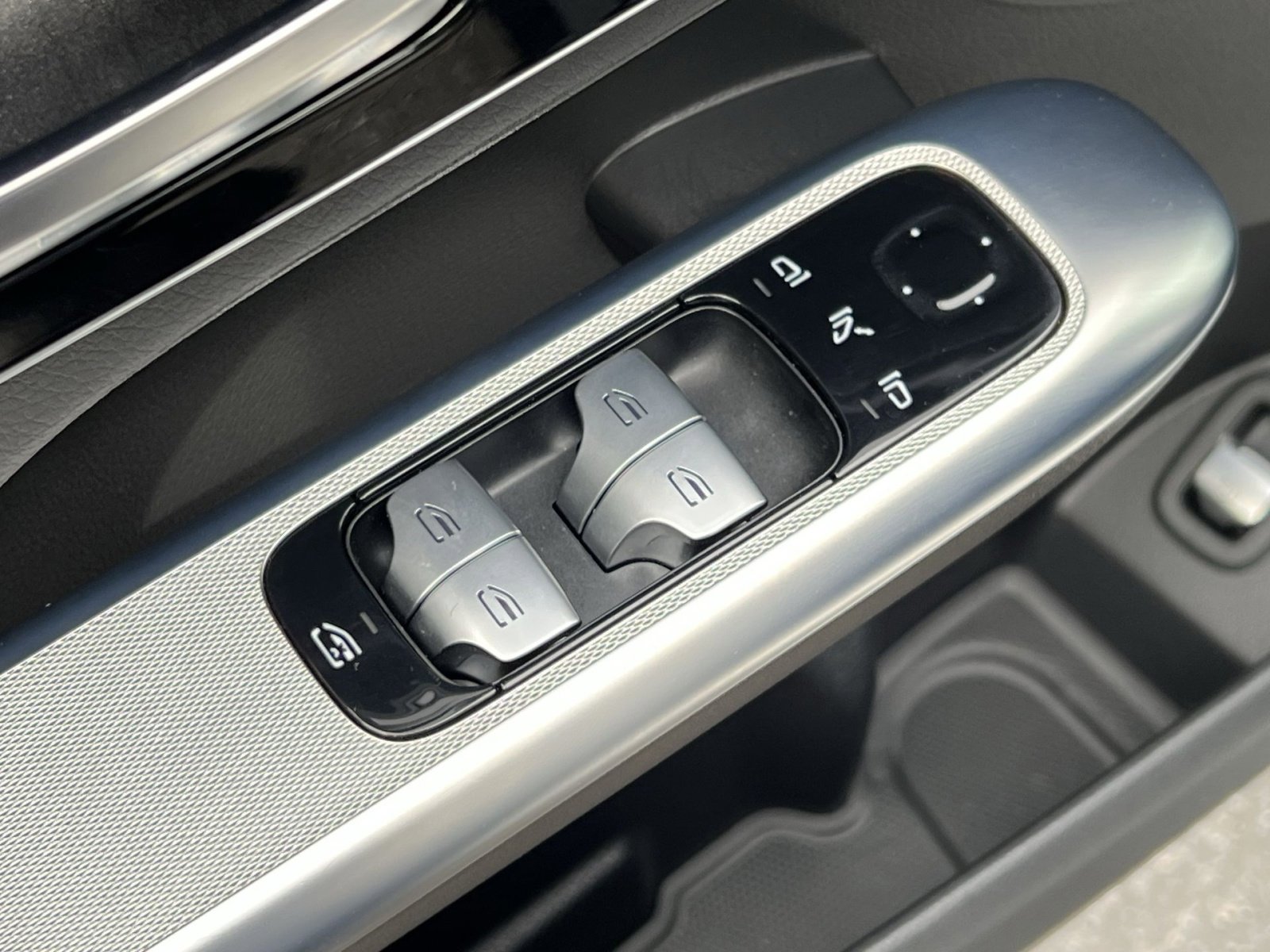 Certified 2025 Mercedes-Benz GLC 300 4MATIC image 18