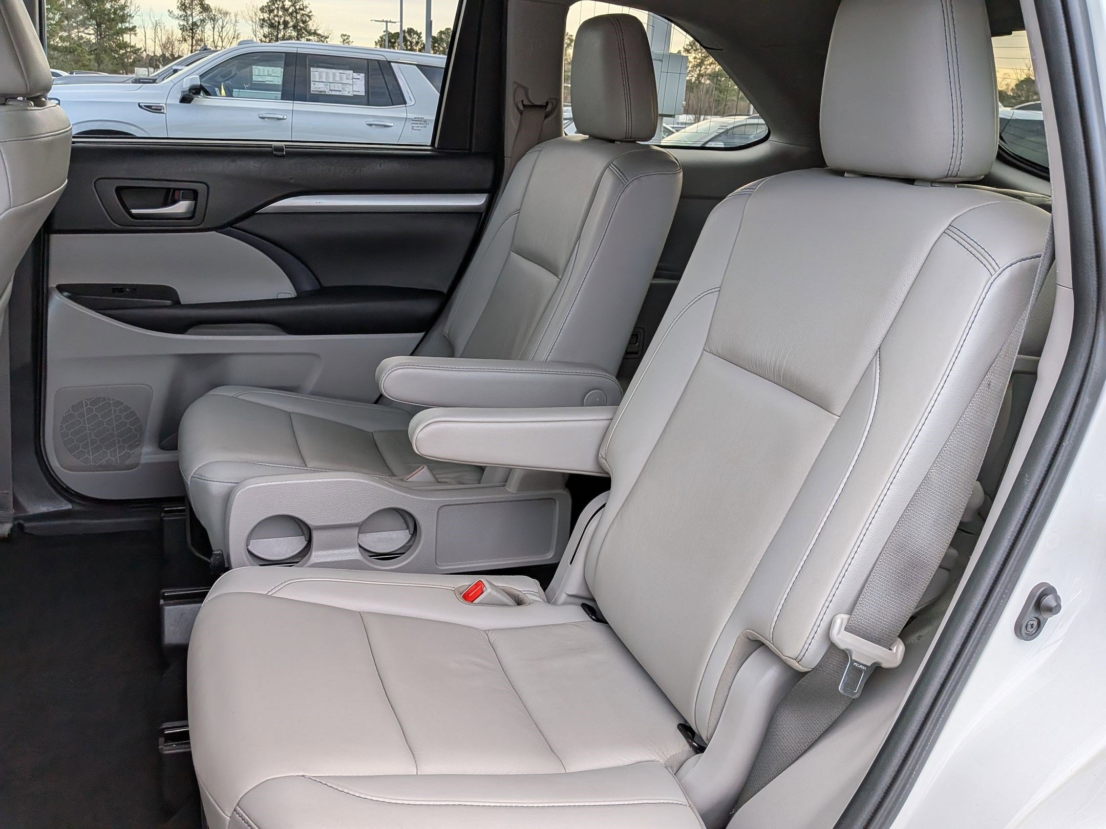 Used 2019 Toyota Highlander XLE image 32