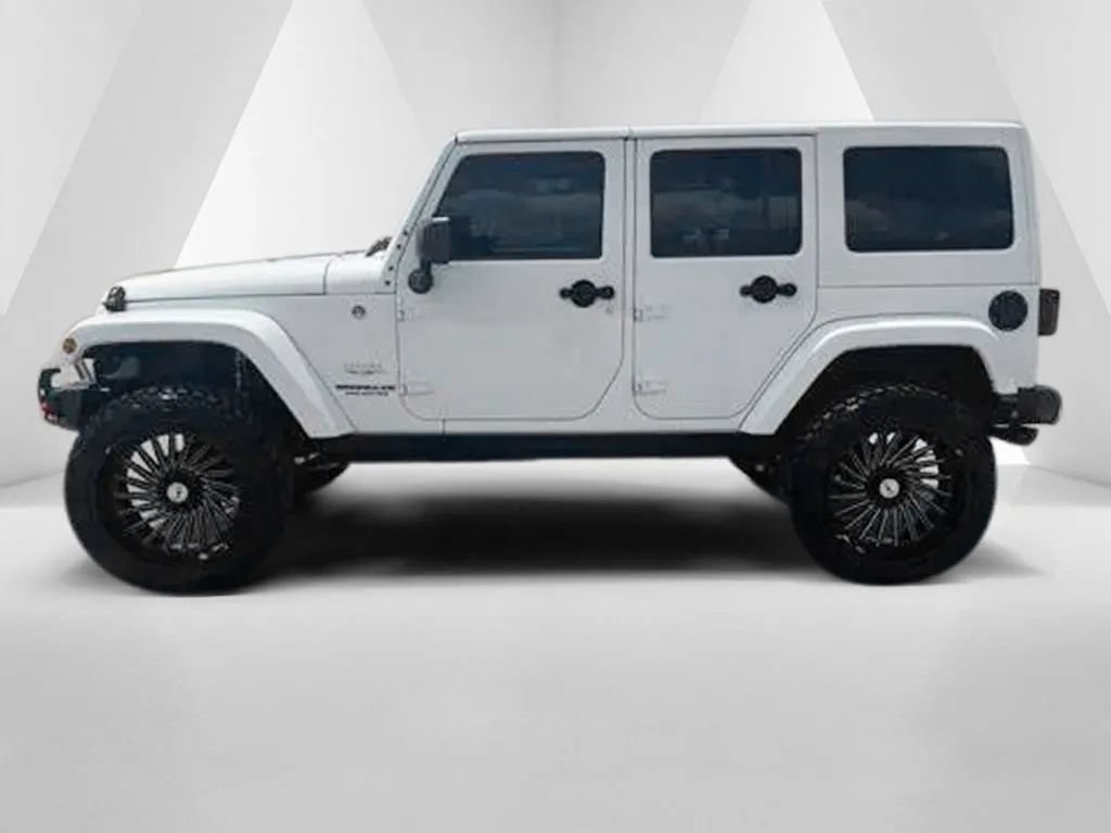 Used 2015 Jeep Wrangler Unlimited Sahara w/ Max Tow Package AWD/4WD image 4