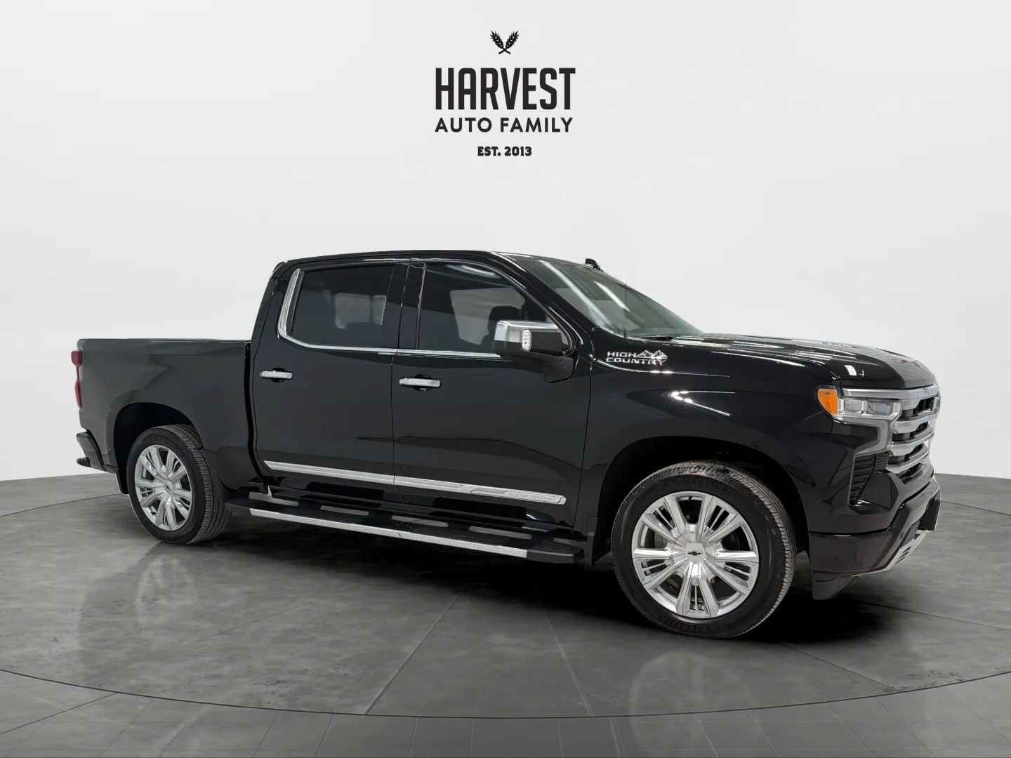 Used 2024 Chevrolet Silverado 1500 High Country w/ High Country Premium Package AWD/4WD image 9
