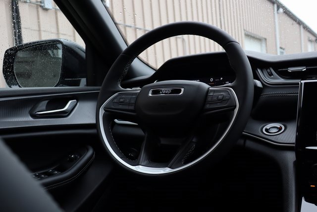 New 2025 Jeep Grand Cherokee Altitude image 40