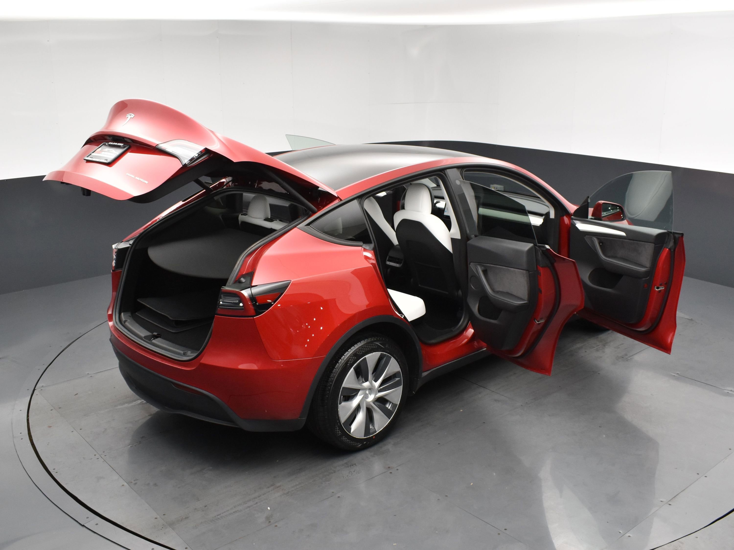 Used 2023 Tesla Model Y Long Range image 29