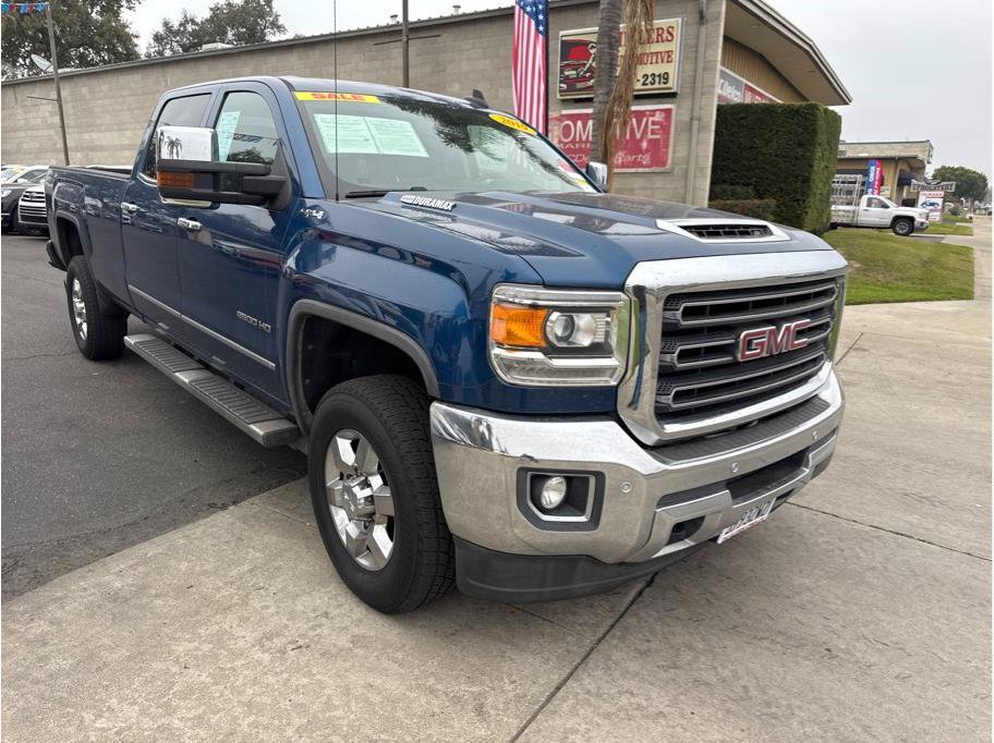 Used 2019 GMC Sierra 2500 SLT w/ Duramax Plus Package AWD/4WD image 3