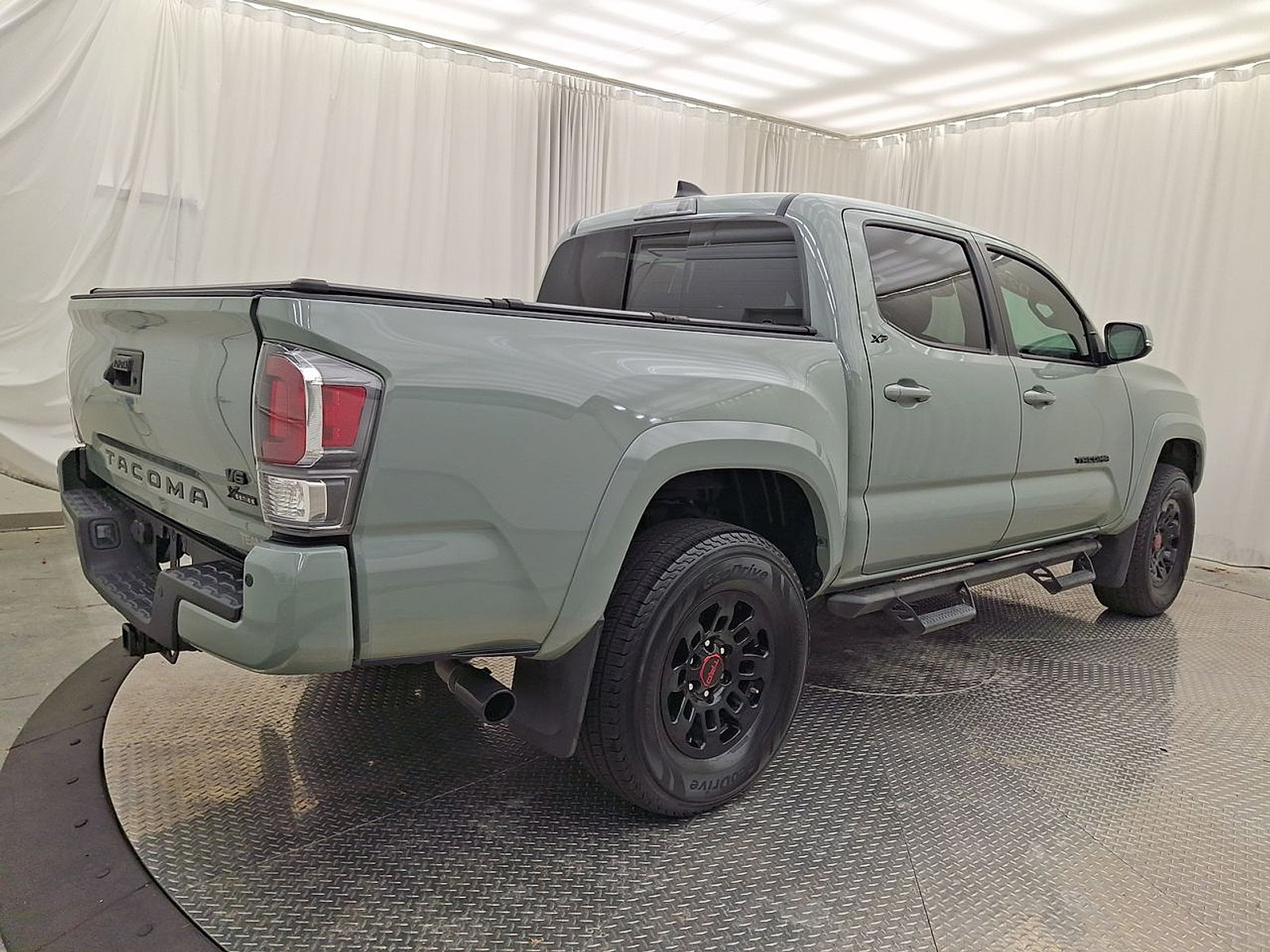 Used 2022 Toyota Tacoma TRD Sport w/ Technology Package AWD/4WD image 29