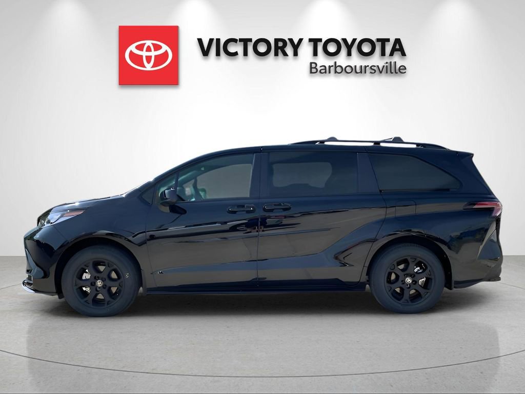 Used 2025 Toyota Sienna XLE Woodland Edition image 8