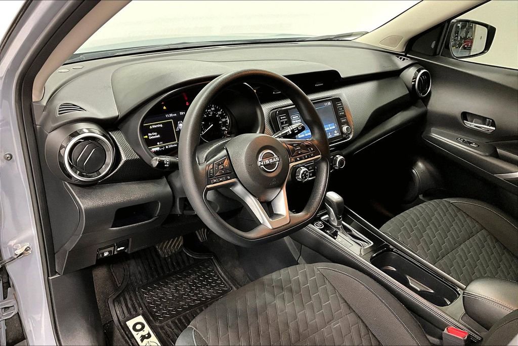 Used 2023 Nissan Kicks SV image 16