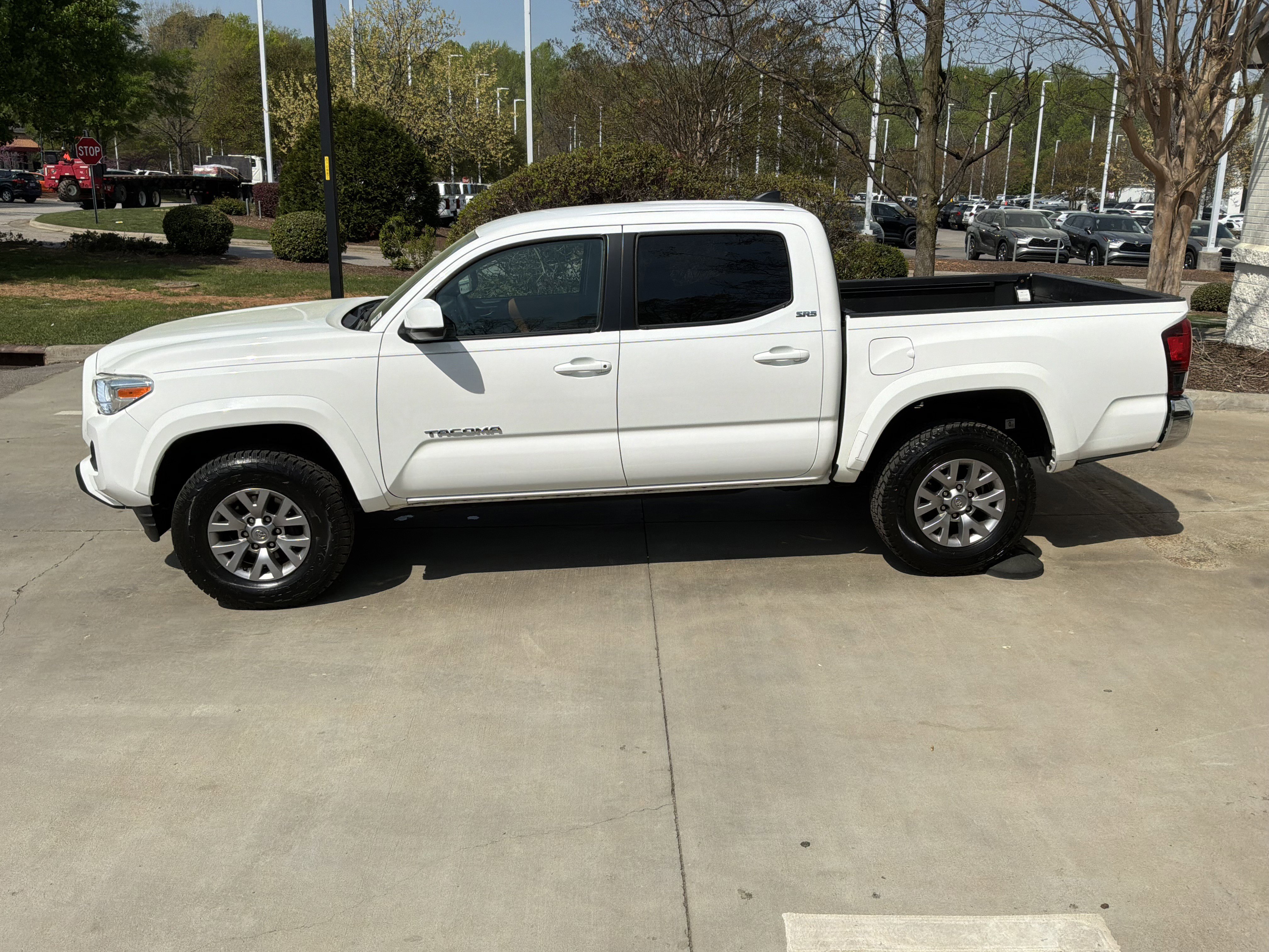 Used 2019 Toyota Tacoma SR5 RWD image 8