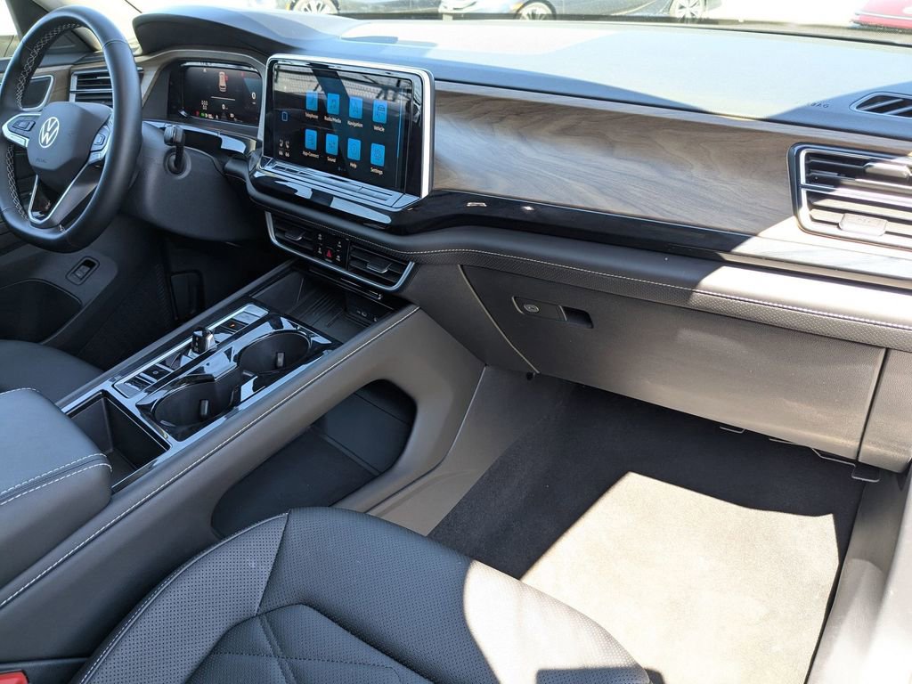 Used 2025 Volkswagen Atlas SE image 34