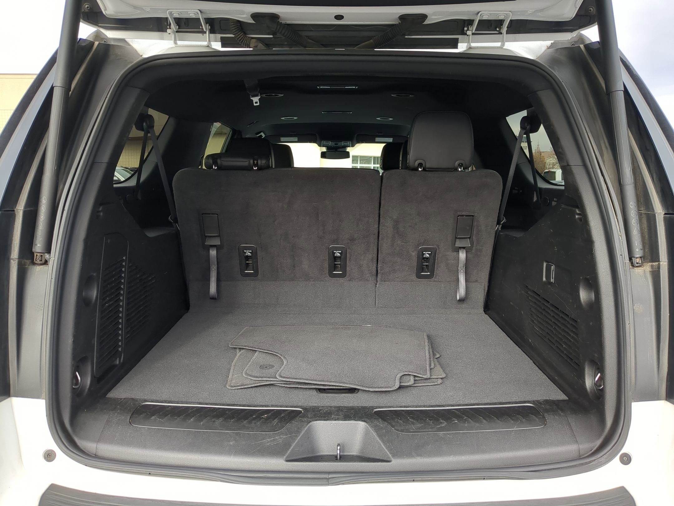 Used 2024 Chevrolet Suburban LT image 31