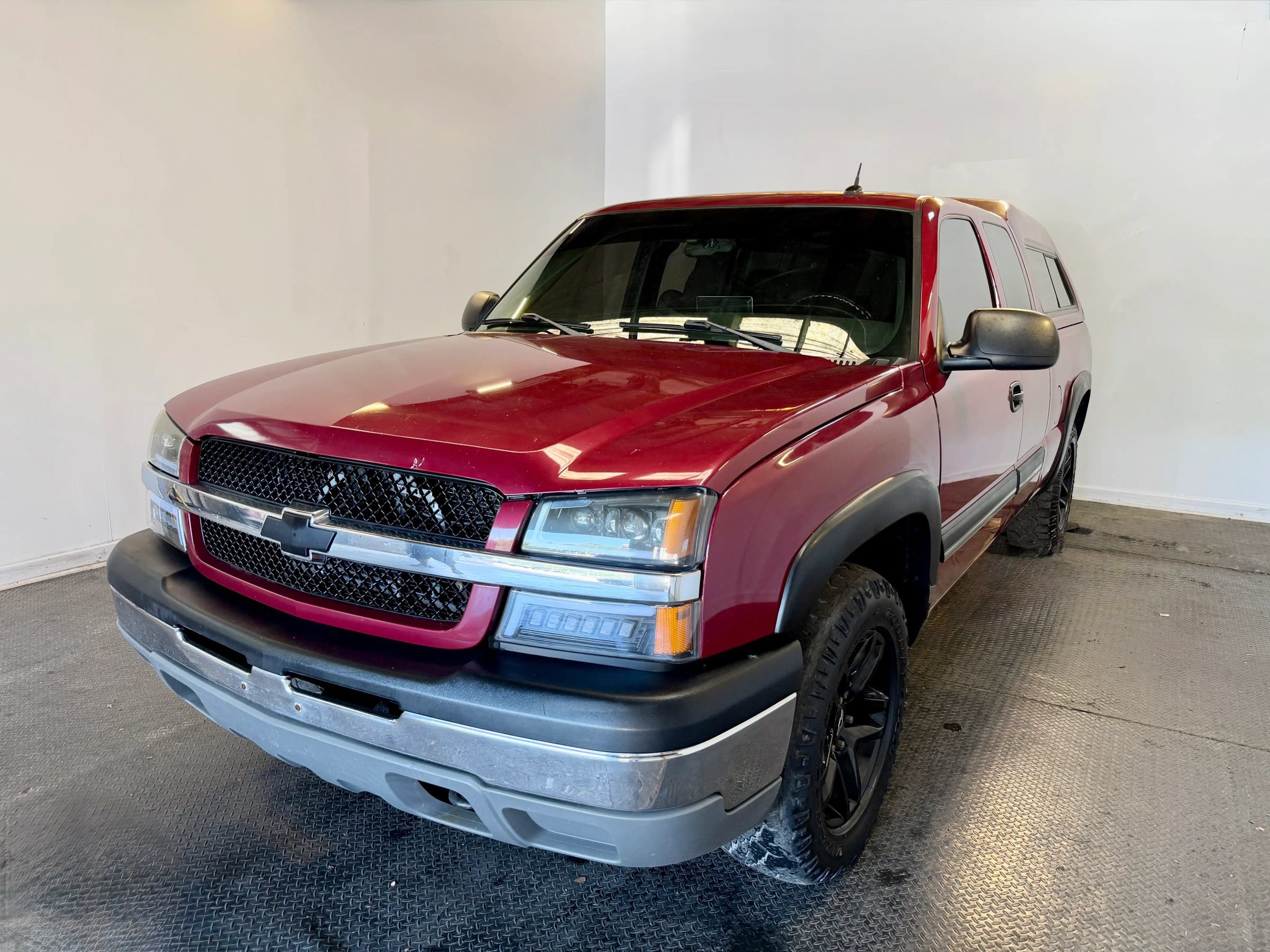 Used 2005 Chevrolet Silverado 1500 LS w/ Light Duty Power Package AWD/4WD image 2