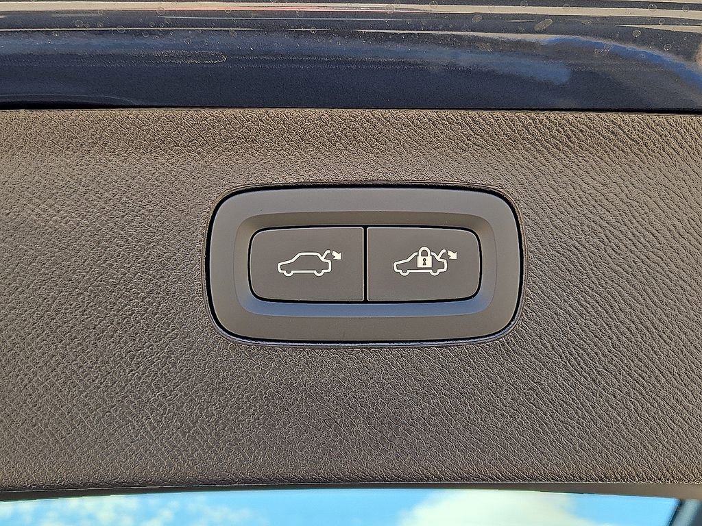 New 2026 Volvo XC90 B6 Plus w/ Protection Package Premier AWD/4WD image 14