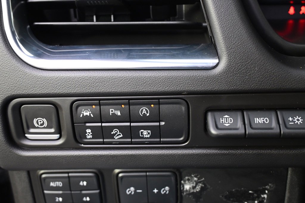 Used 2023 Chevrolet Suburban High Country image 25