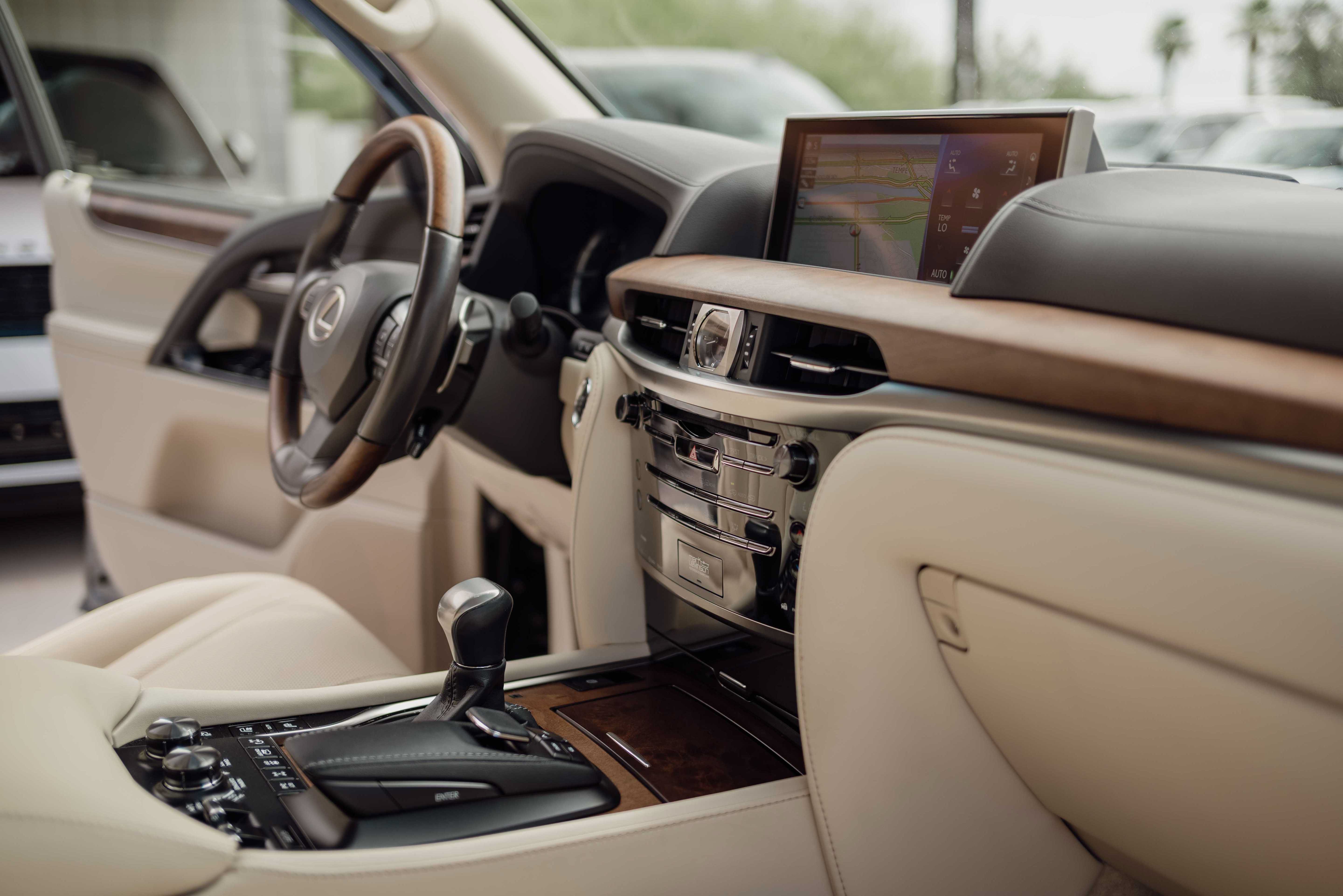 Used 2016 Lexus LX 570 4WD w/ Luxury Package image 24
