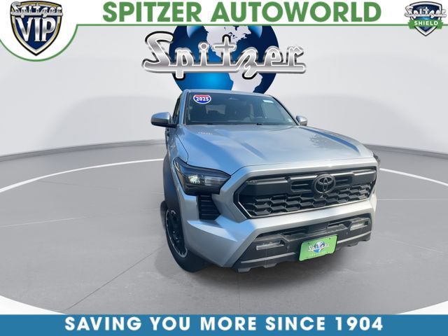 Used 2025 Toyota Tacoma TRD Off-Road w/ TRD Off Road Upgrade Package AWD/4WD image 3