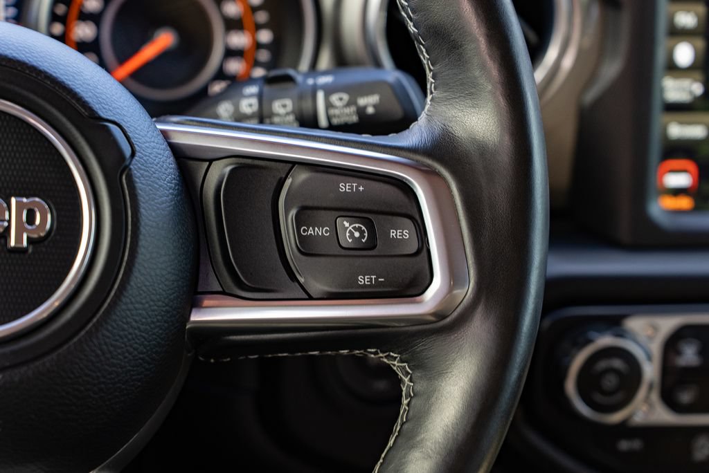 Used 2018 Jeep Wrangler Unlimited Sahara AWD/4WD image 16