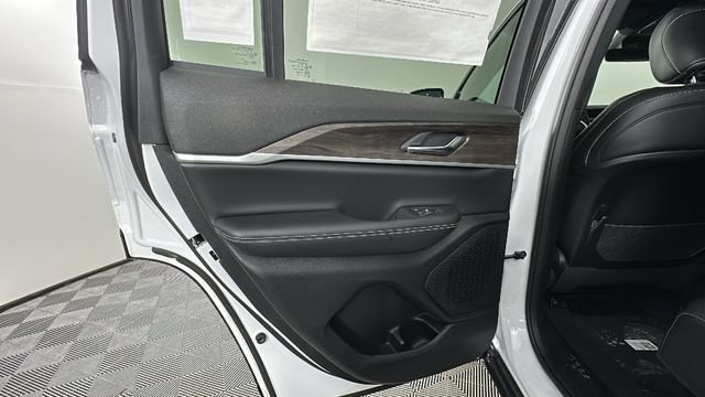 New 2026 Jeep Grand Cherokee Altitude AWD/4WD image 12