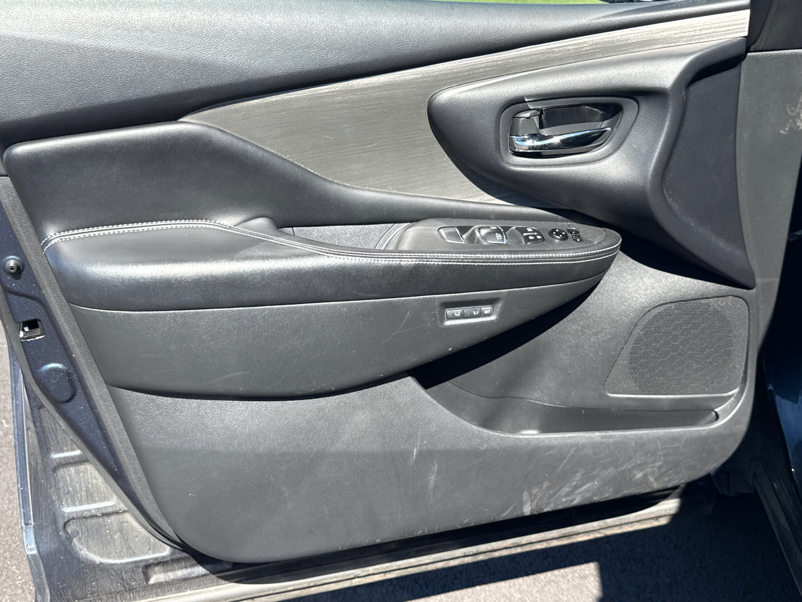 Used 2015 Nissan Murano SL w/ SL Technology Package FWD image 12