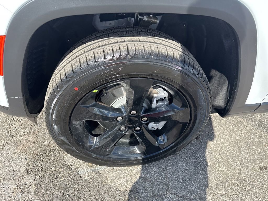 New 2025 Jeep Grand Cherokee L Limited w/ Black Appearance Package image 10