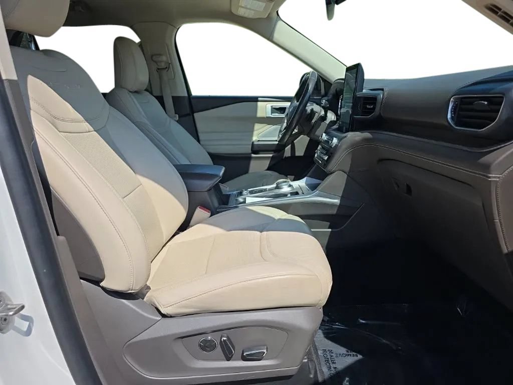 Used 2020 Ford Explorer Platinum w/ Premium Technology Package AWD/4WD image 23