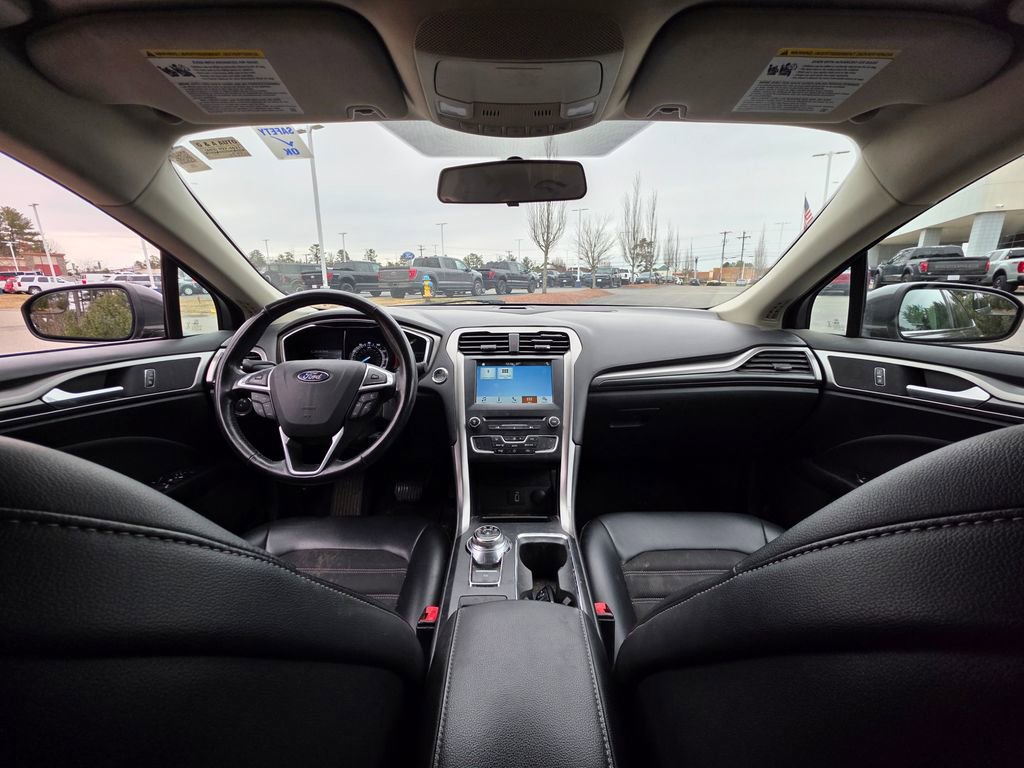 Used 2017 Ford Fusion SE w/ Equipment Group 201A image 12