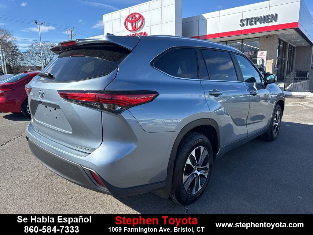 Used 2023 Toyota Highlander XLE AWD/4WD image 7