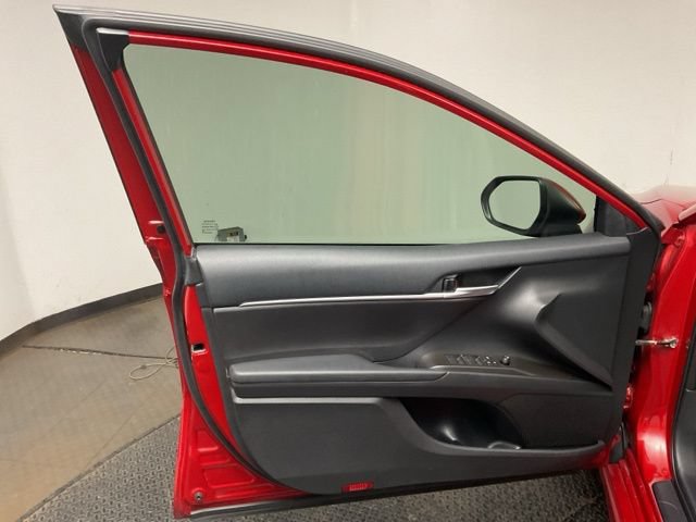 Used 2023 Toyota Camry SE FWD image 9