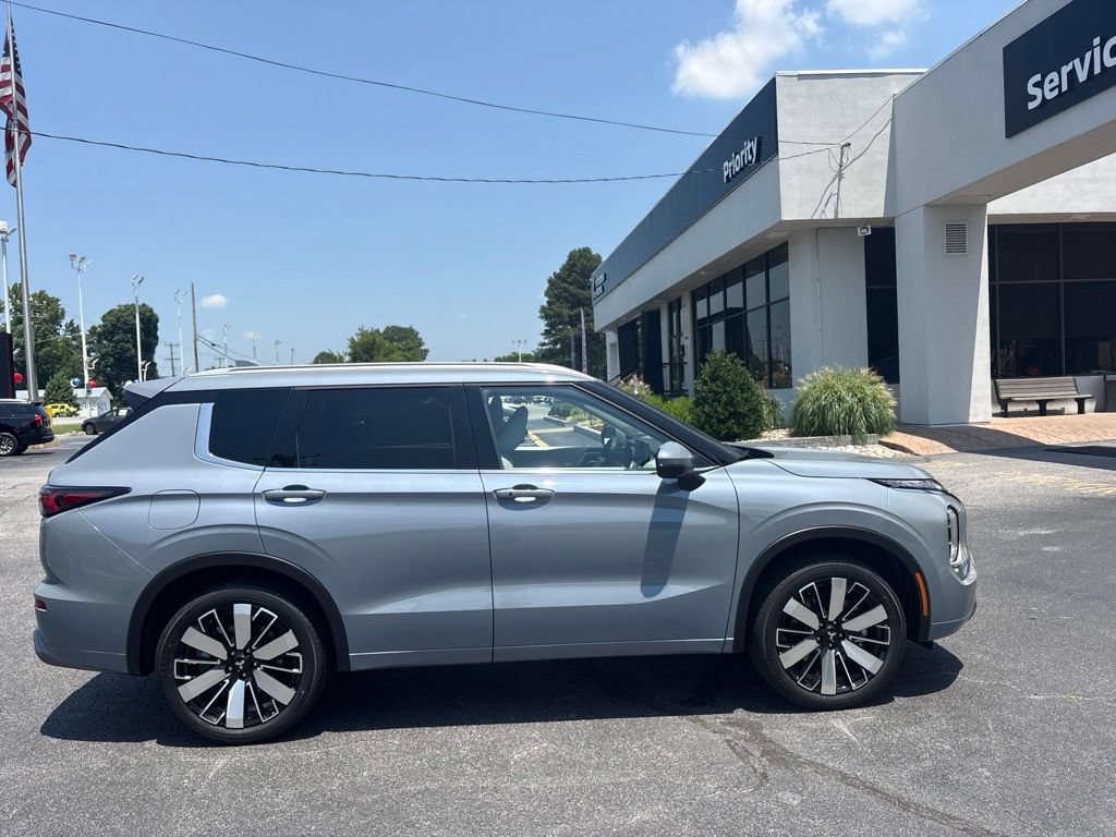 New 2026 Mitsubishi Outlander SEL FWD image 2