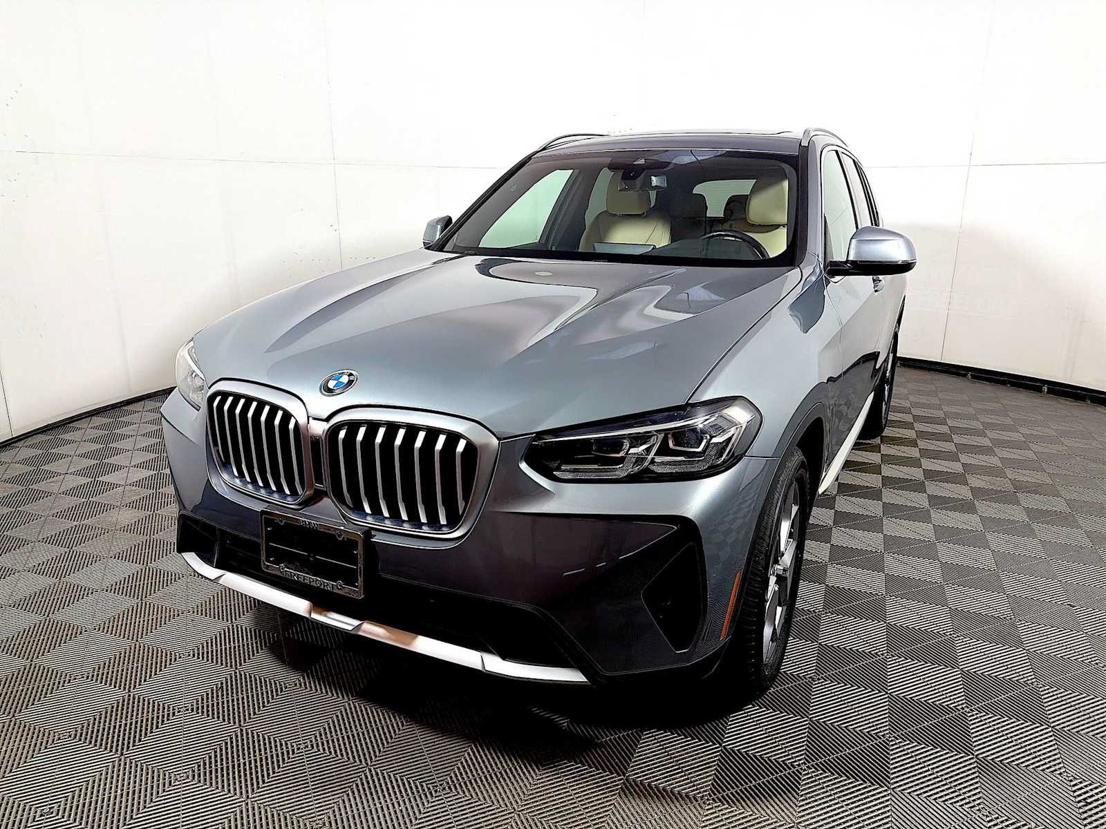 Certified 2024 BMW X3 xDrive30i w/ Convenience Package AWD/4WD image 3