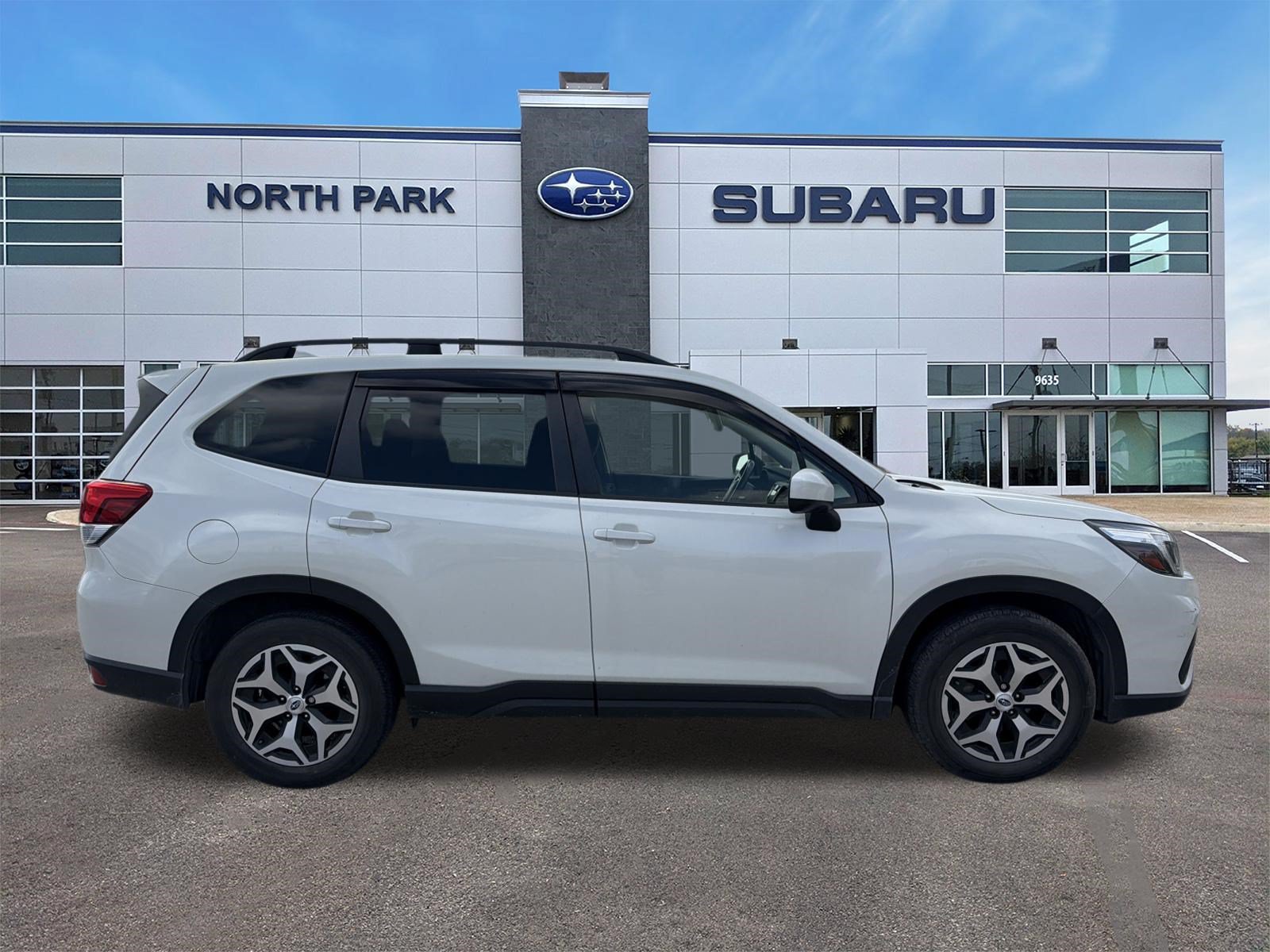 Used 2021 Subaru Forester Premium AWD/4WD image 2