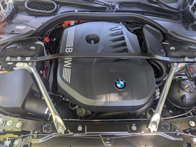 New 2025 BMW 750e xDrive w/ Premium Package image 18