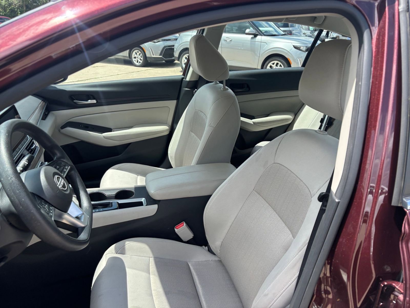 Used 2025 Nissan Altima 2.5 SV FWD image 25