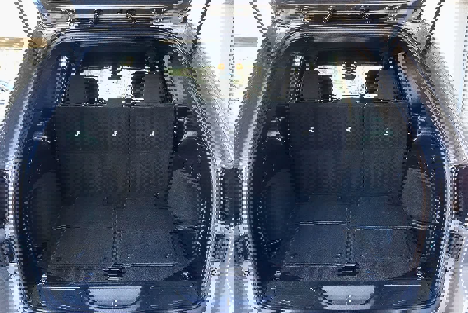 Used 2020 Jeep Grand Cherokee Laredo image 27