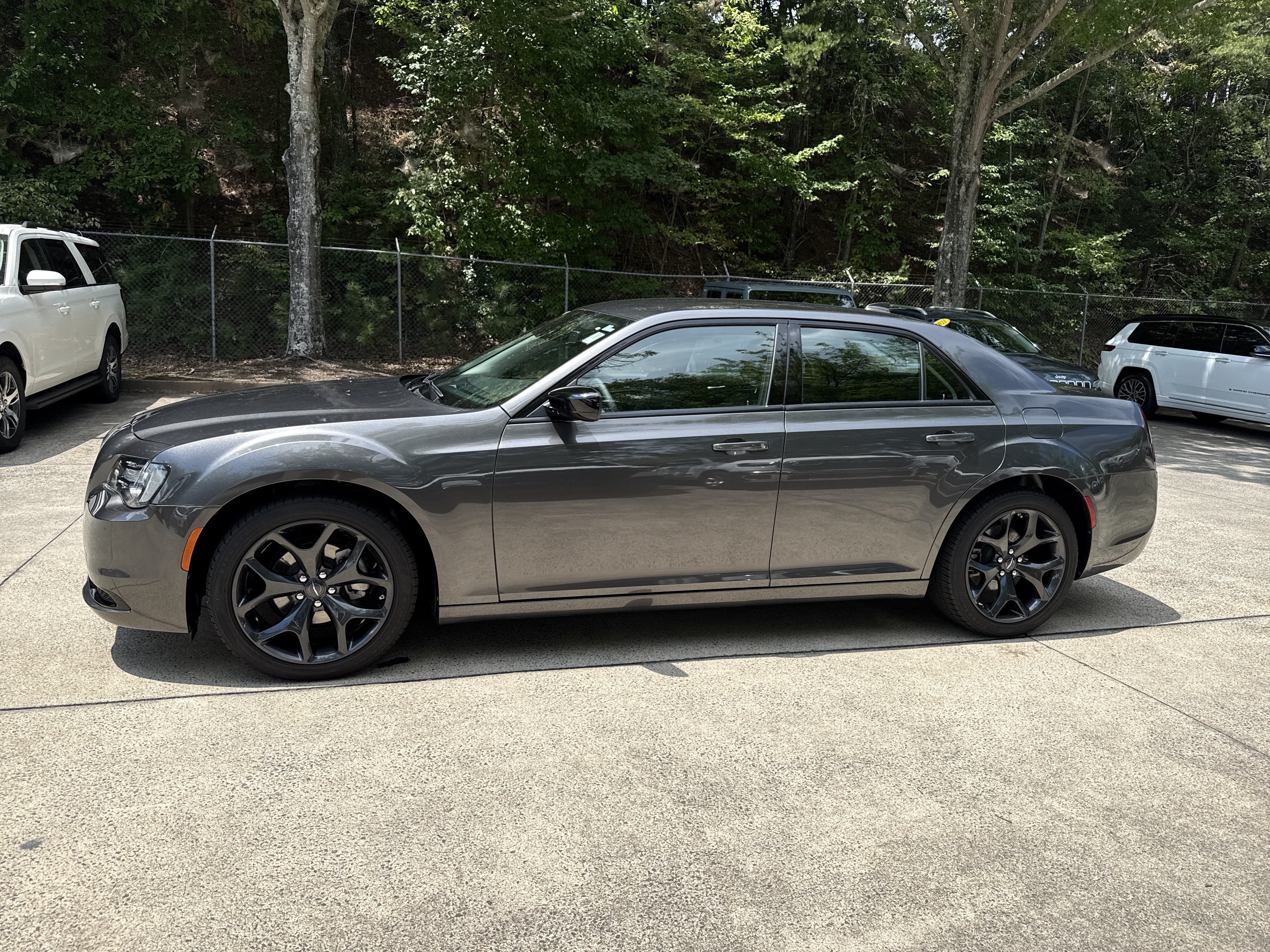 Used 2023 Chrysler 300 Touring w/ Sport Appearance Package RWD image 4