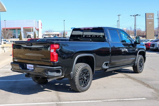 Used 2024 Chevrolet Silverado 3500 High Country w/ Technology Package image 3