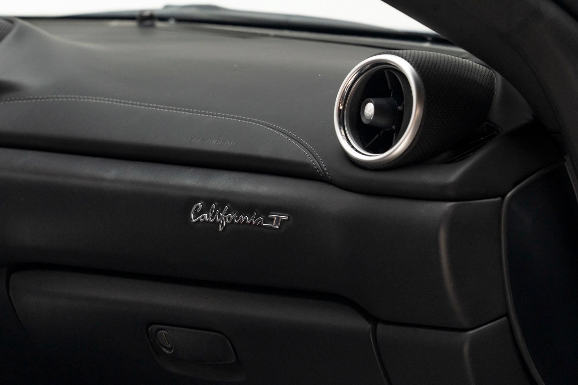 Used 2016 Ferrari California T RWD image 46