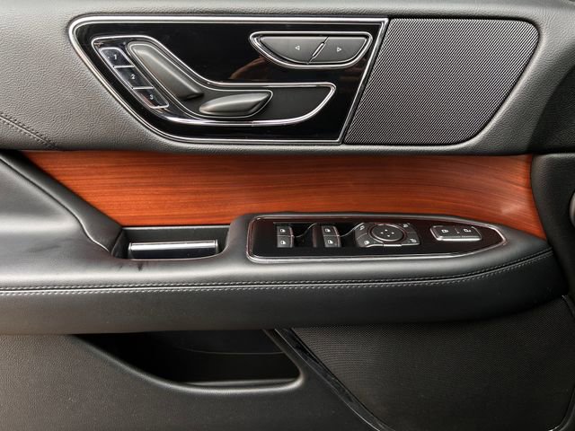 Used 2018 Lincoln Navigator Premiere image 27