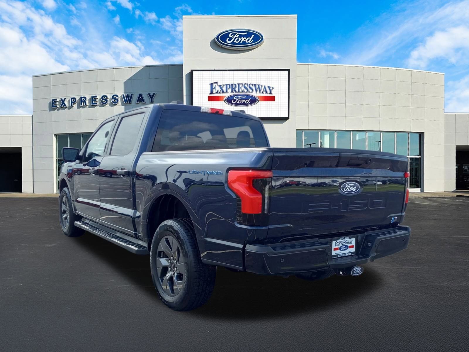 Used 2024 Ford F150 Lightning XLT image 7