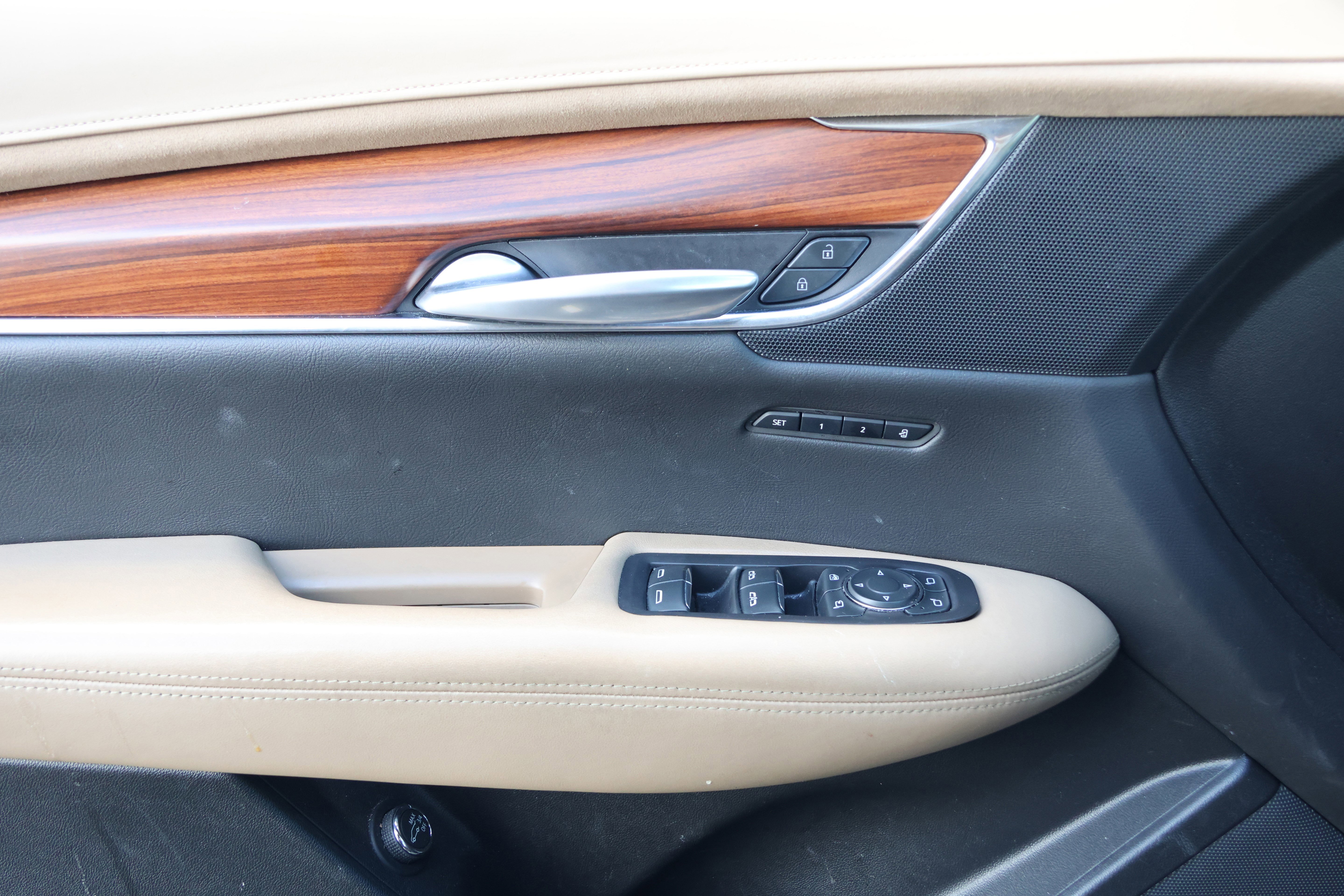 Used 2019 Cadillac XT5 Platinum AWD/4WD image 12