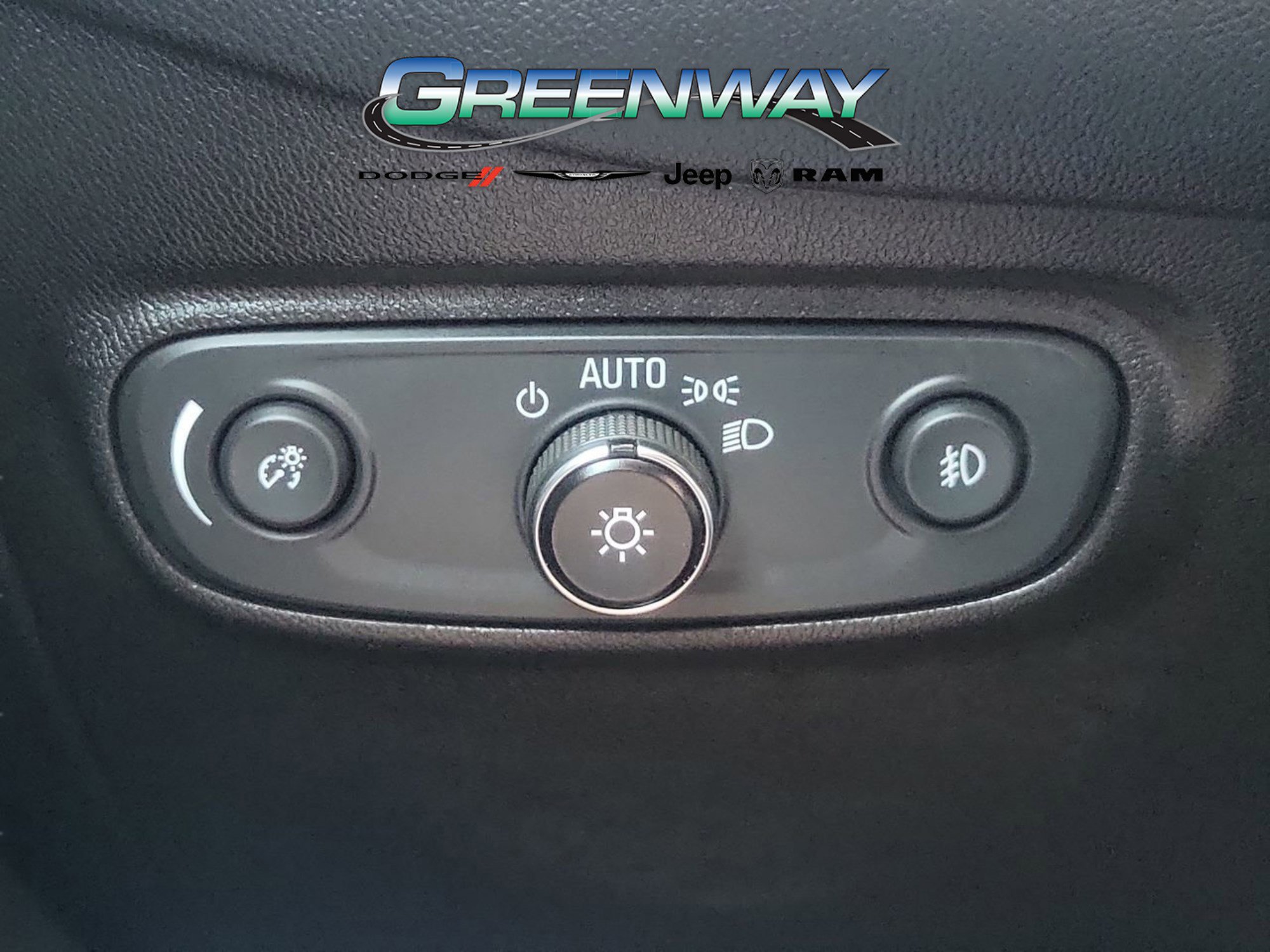 Used 2021 Chevrolet Equinox Premier w/ Redline Edition image 16