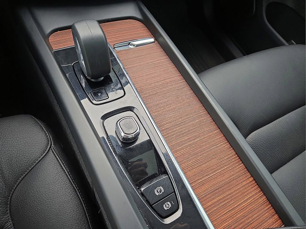 Certified 2023 Volvo XC60 B5 Plus w/ Climate Package image 30