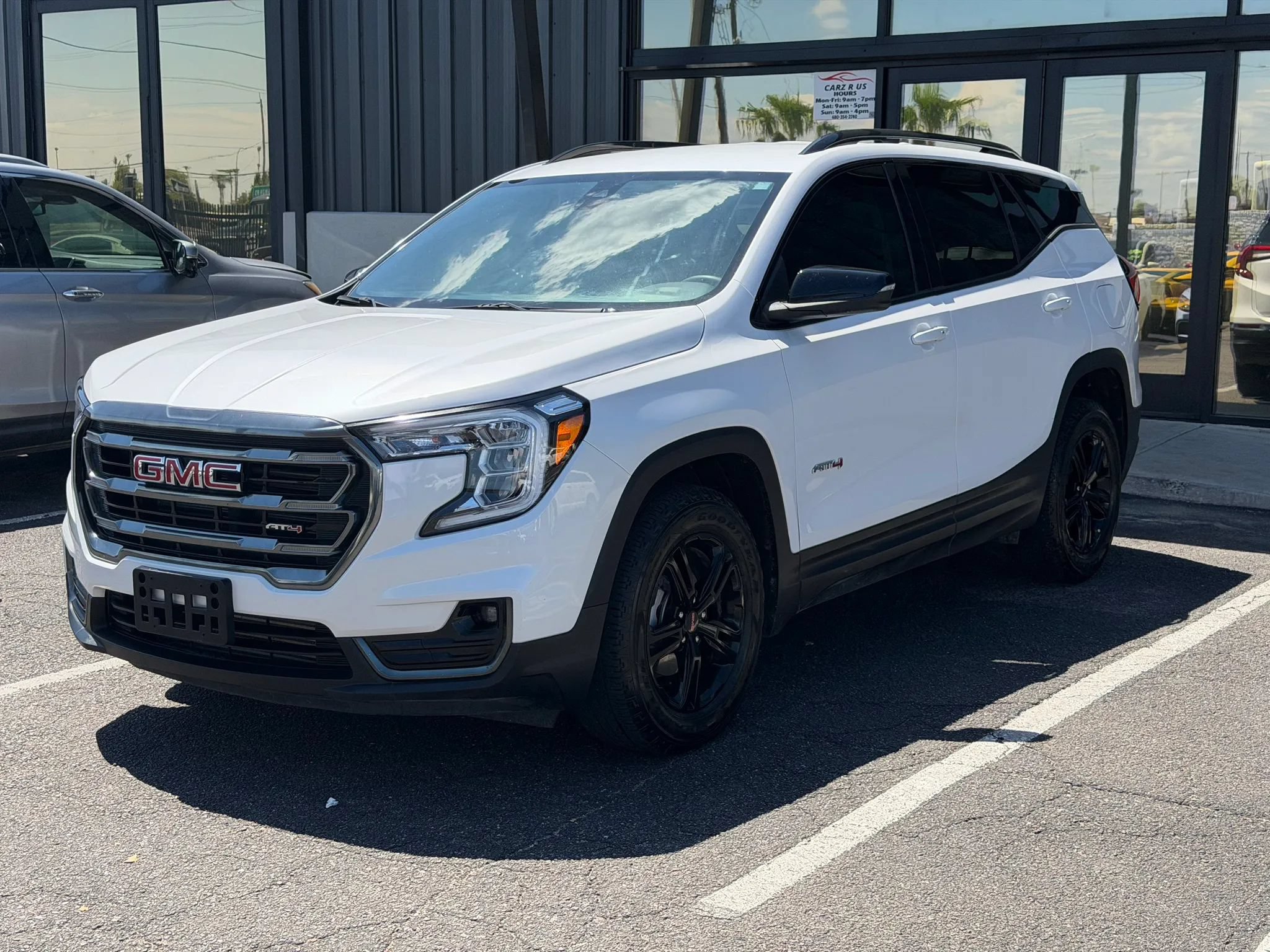 Used 2024 GMC Terrain AT4 AWD/4WD image 2