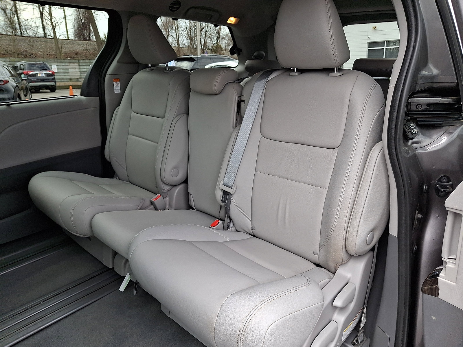 Used 2020 Toyota Sienna XLE w/ XLE Navigation Package image 8