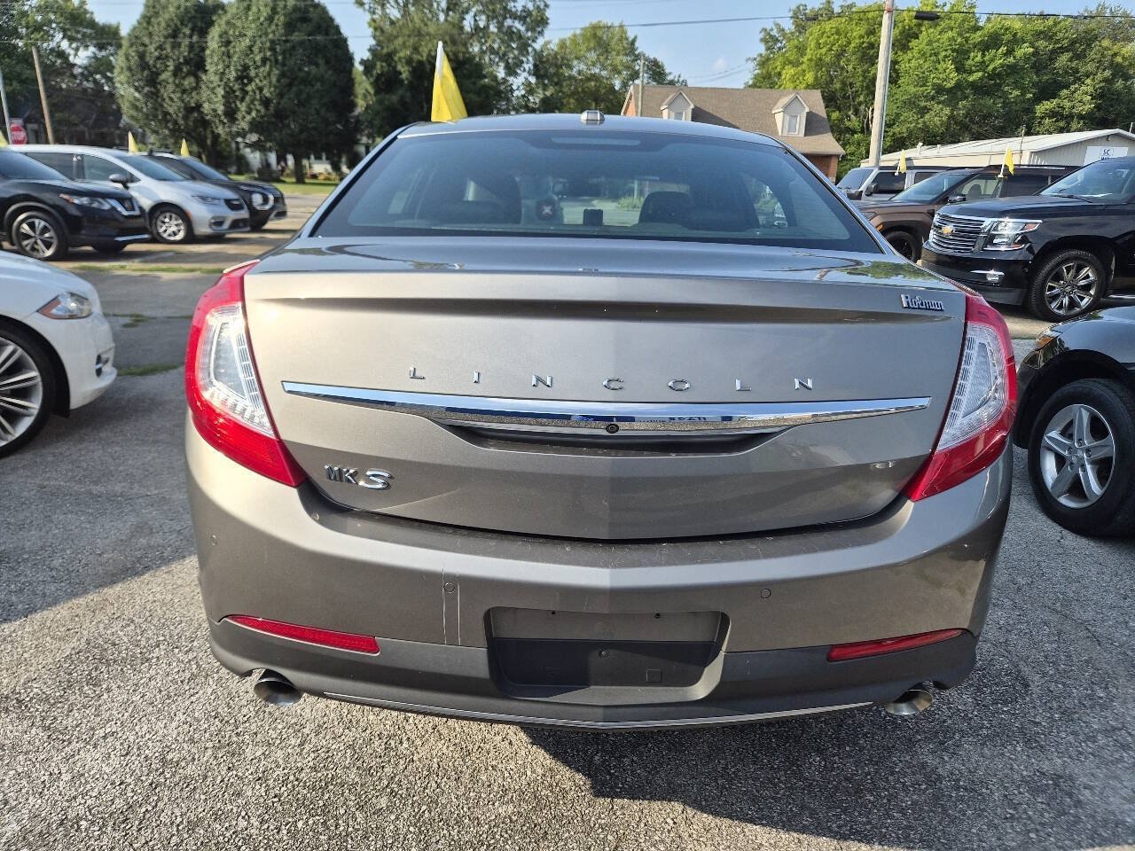 Used 2015 Lincoln MKS w/ Equipment Group 101A FWD image 9