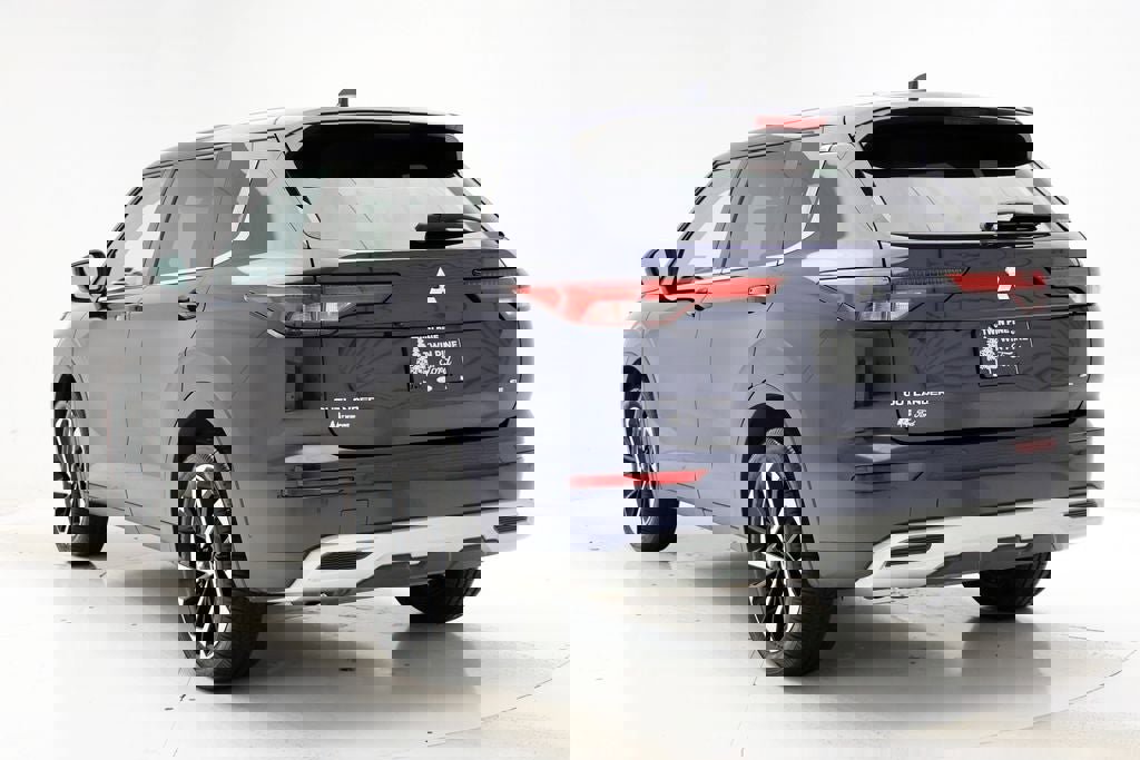 Used 2022 Mitsubishi Outlander SE image 7