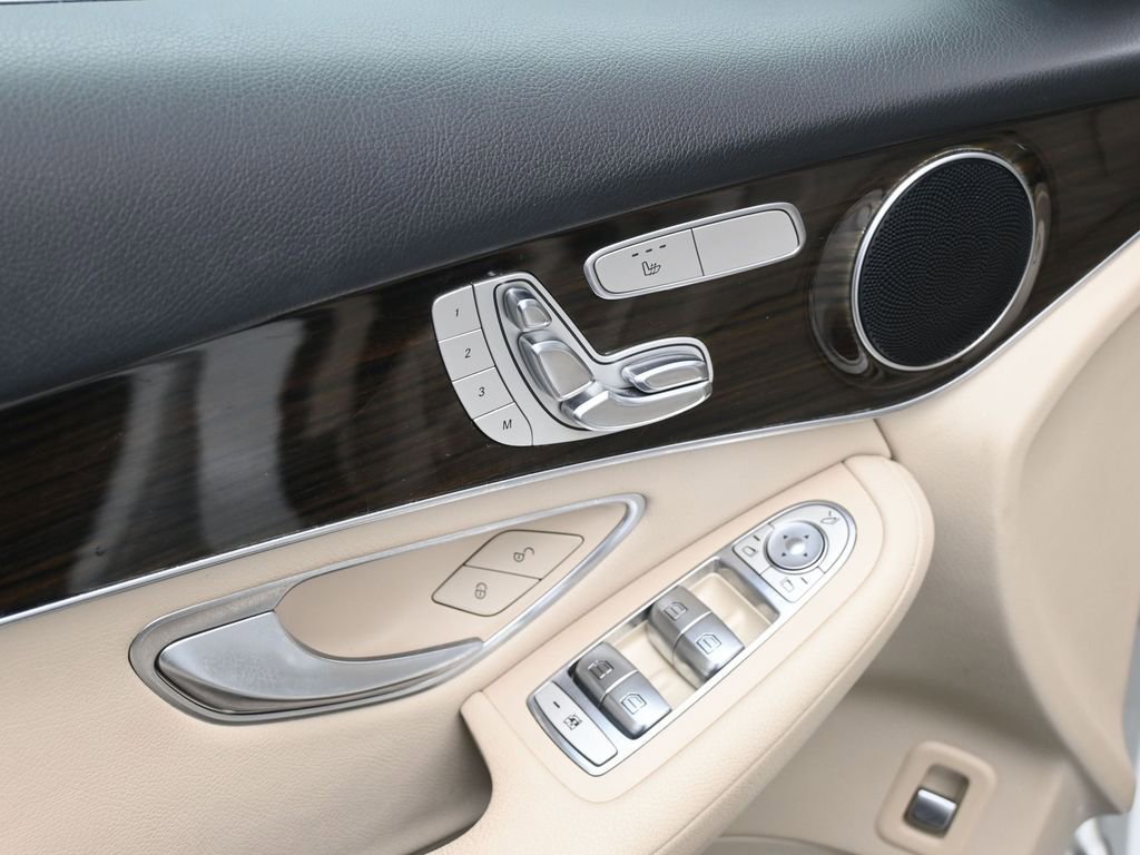 Used 2018 Mercedes-Benz GLC 300 4MATIC image 16